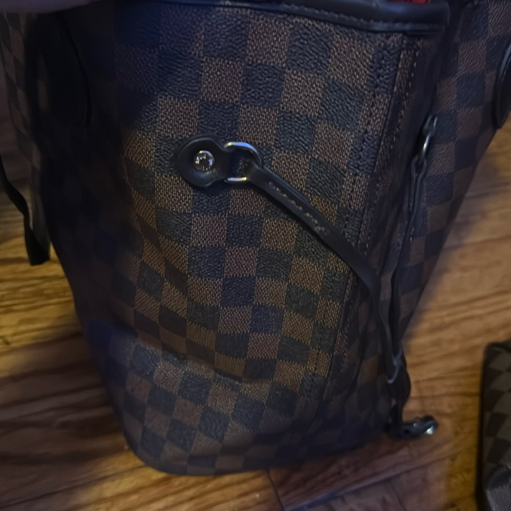 Medium brown tote
